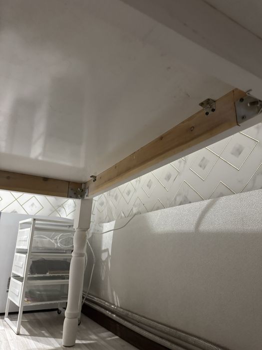 Продам обеденный стол