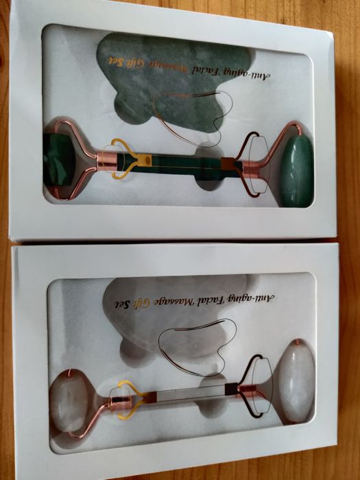 Гуа ша и ролер в кутии