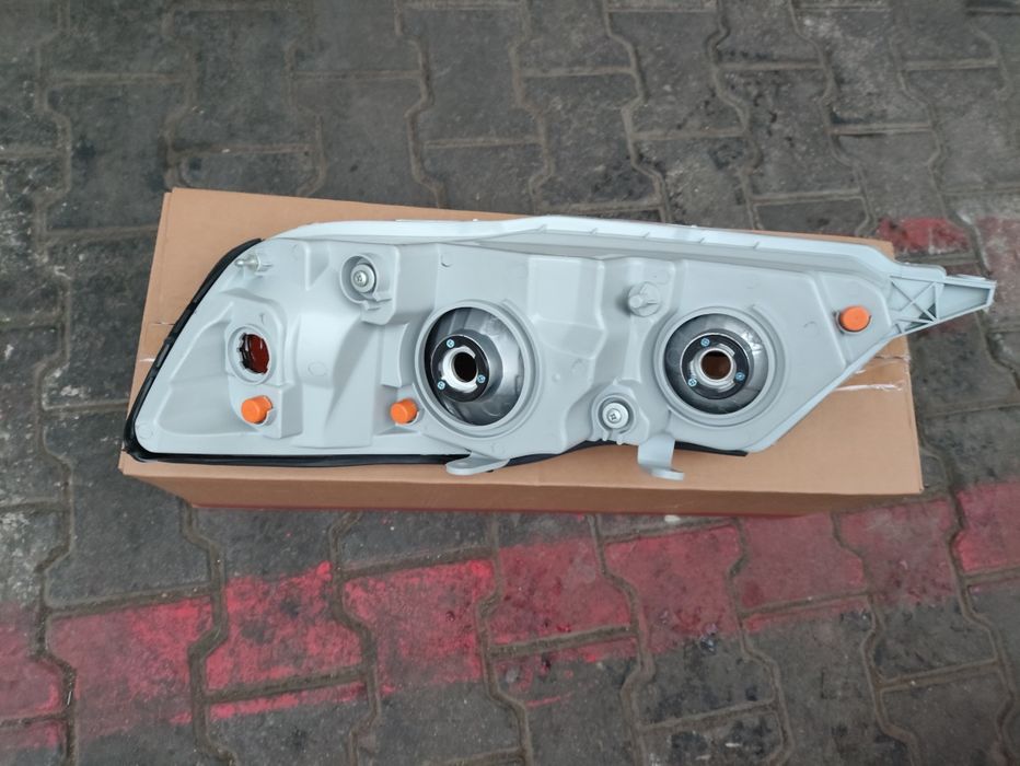 Авалон фара передняя 2003