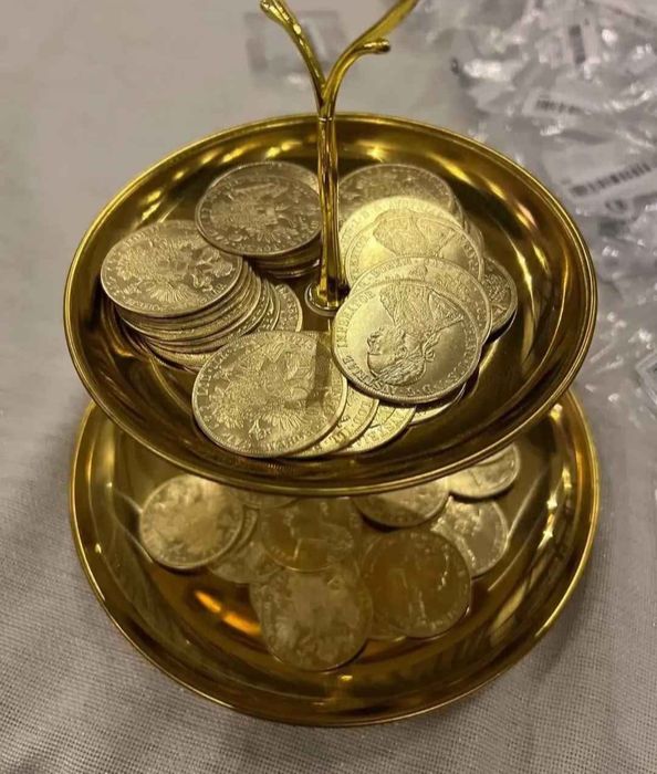 Vând monede placate cu aur 24k