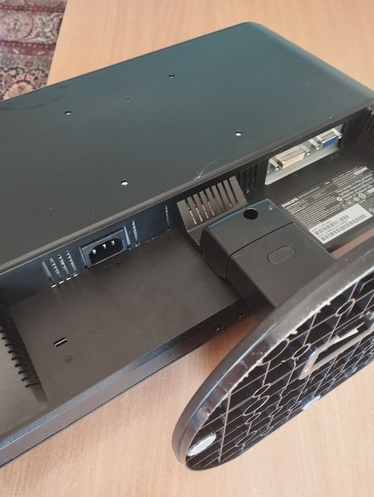 Монитор Филипс - 2 бр.