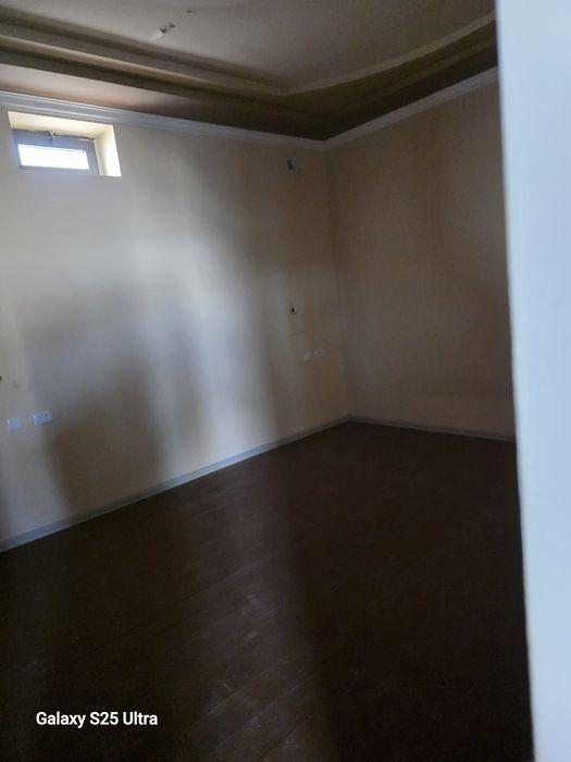 Асакада деу олдида 5.5 сотих 6 хона хама шароит бор газ сув светна