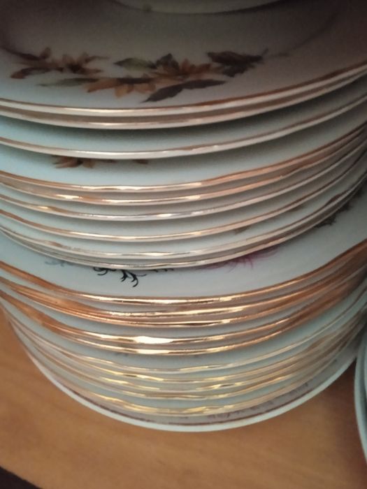 Отдам тарелки недорого