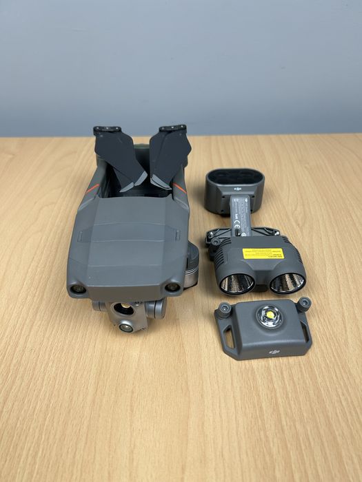 DJI Mavic 2 Enterprise Dual Thermal Camera-професионален дрон с термокамера. Звукови и светлинни аксесоари, 6 батерии, RC Pro, твърд кейс. Термография