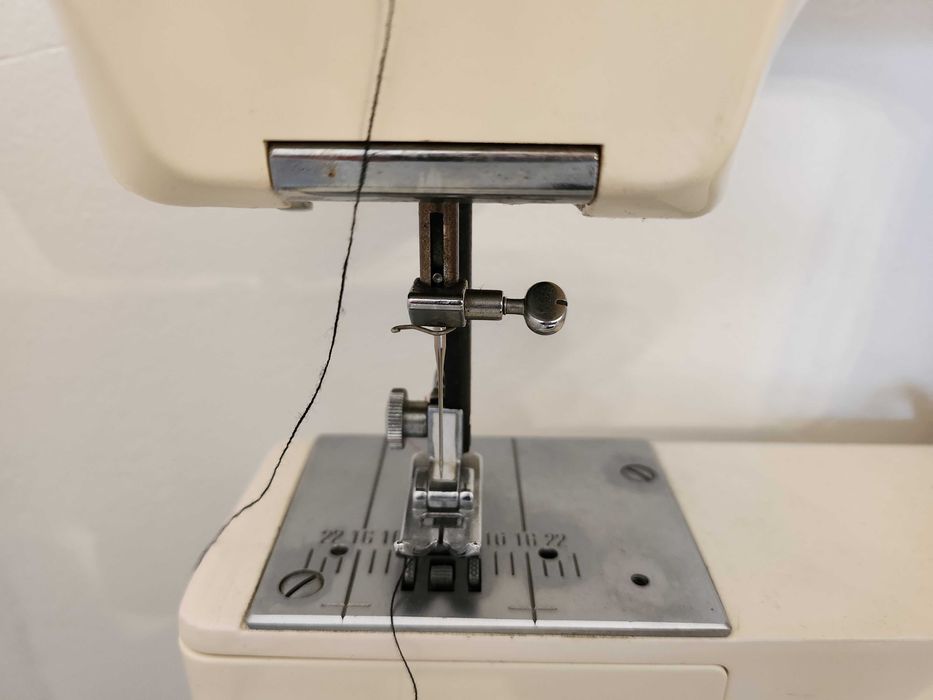 Vand masina de cusut Privileg Super cu mai multe tipuri de cusaturi