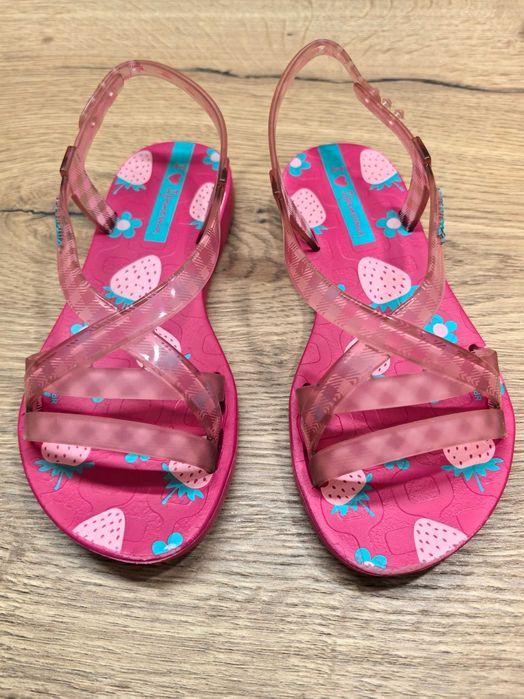 Обувки за момиченце Kamik, H&M, LC Waikiki, Ipanema