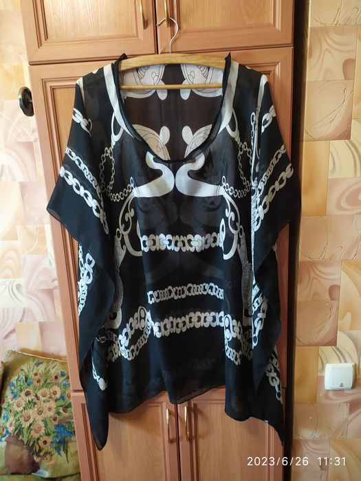 Парео, туники, накидки.