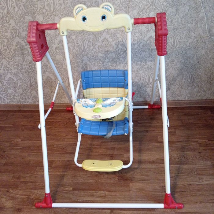Продам качелю детскую