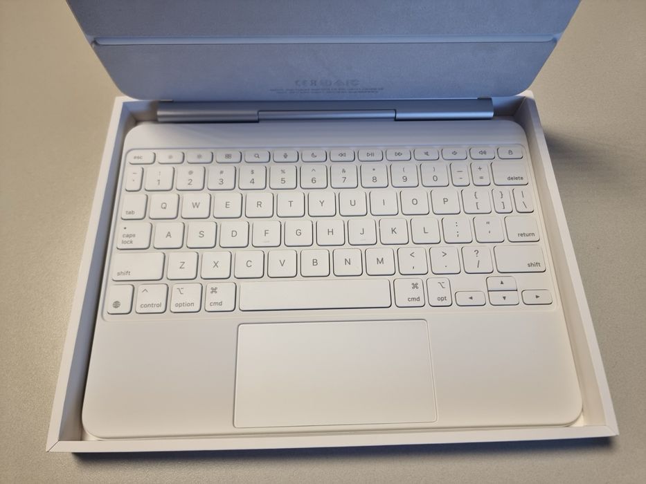 iPad Magic Keyboard- iPad Air 11-inch