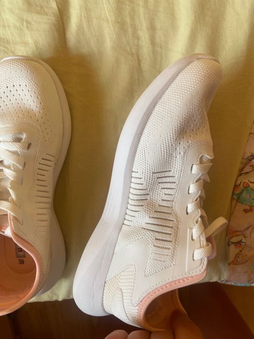 Бели маратонки Runners