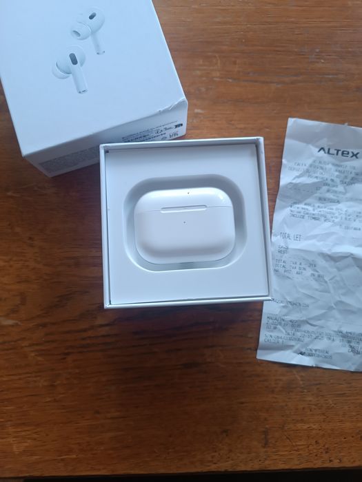 Vând AirPods pro 2 USB-C cu bon !! urgent!!