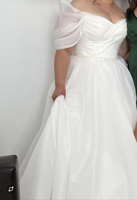 Vand rochie de cununie civila , rochie de cununie religioasa si costum