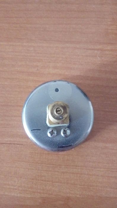 Продам рабочий манометр