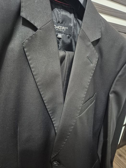 Costum elegant pentru bărbați.