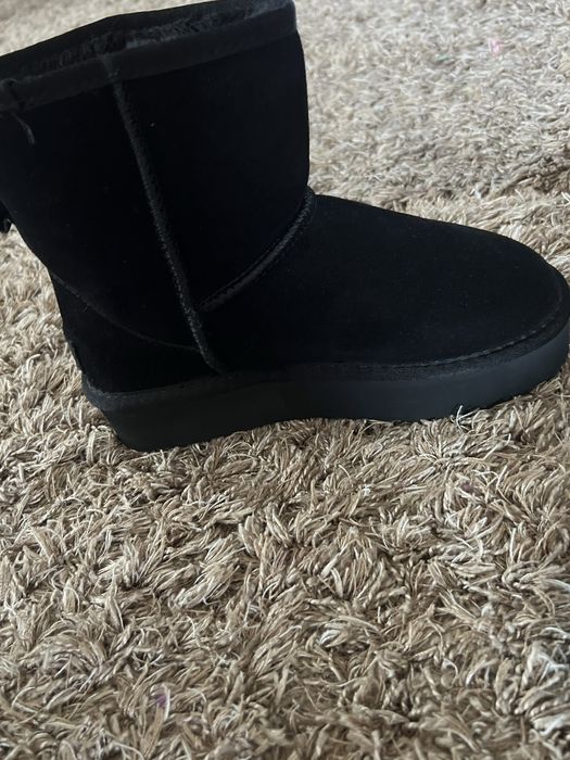 Боти от естествен велур в черно ugg