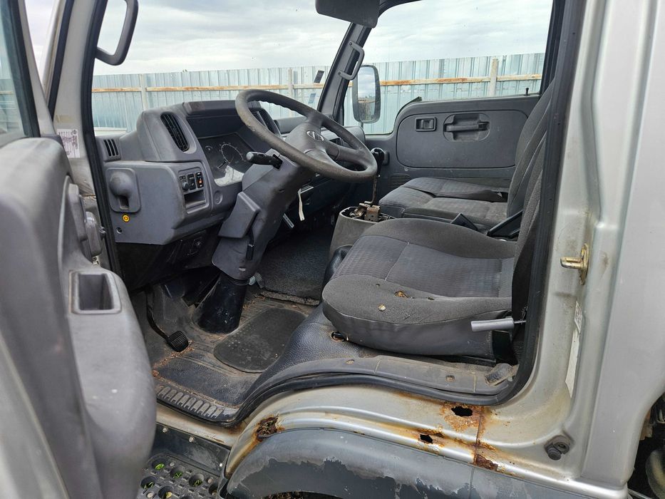 Vand camioneta nissan cabstar