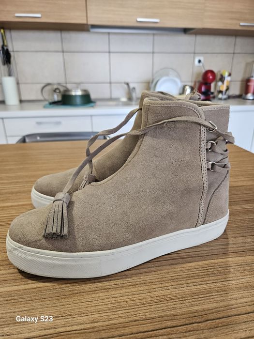 Ghete ZARA. Marimea 38.45 lei