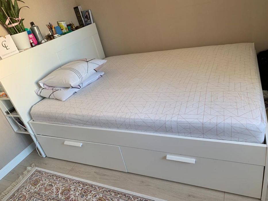 Спальная кровать