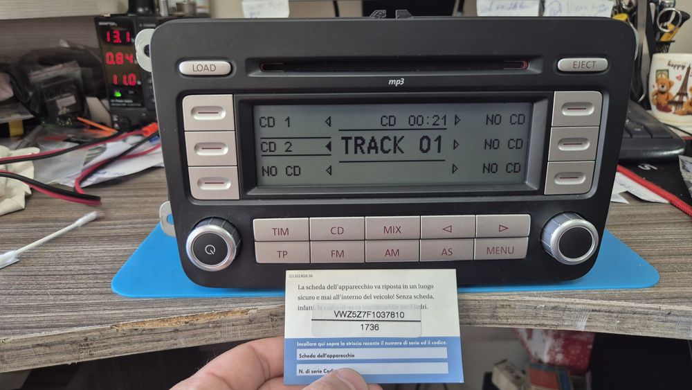 Оригинално радио vw rcd500 mp3 - vw 6 disk changer +  code! Rcd 300
