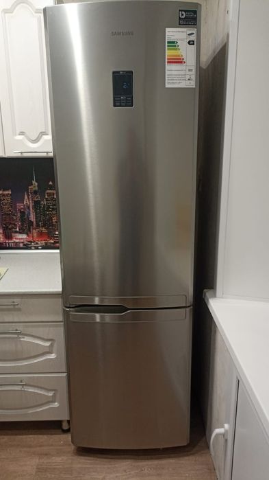 Холодильник Samsung