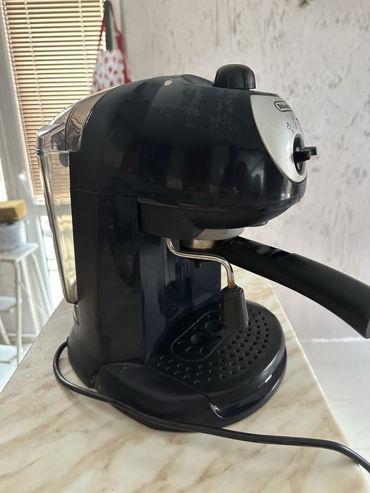 Кафе машина за мляно кафе DeLonghi