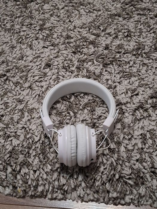 Casti cu fir switch on