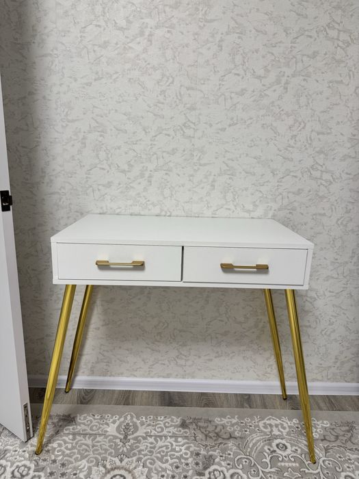 Продам туалетный столик