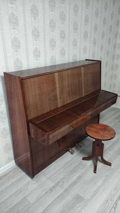 Пианино «Беларусь» + стульчик