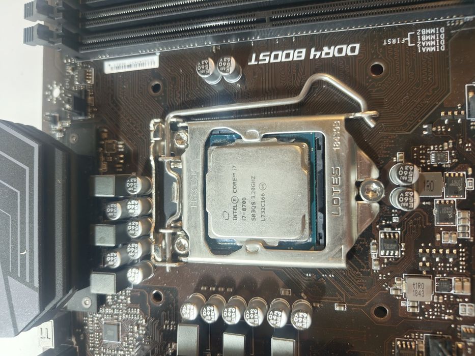 Kit calculator pc gaming I7 8700+placa de baza Asus Z370 1151 V2