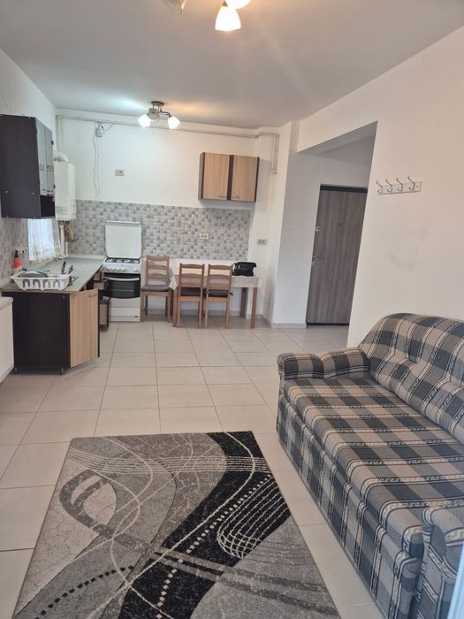 Inchiriez apartament