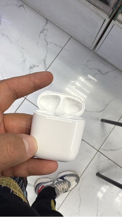 Продам оригинал кейс airpods 2