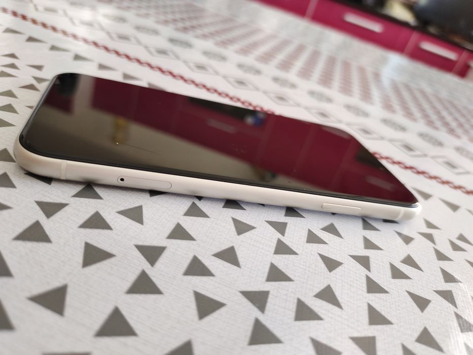 iPhone 11 в идеальном состоянии