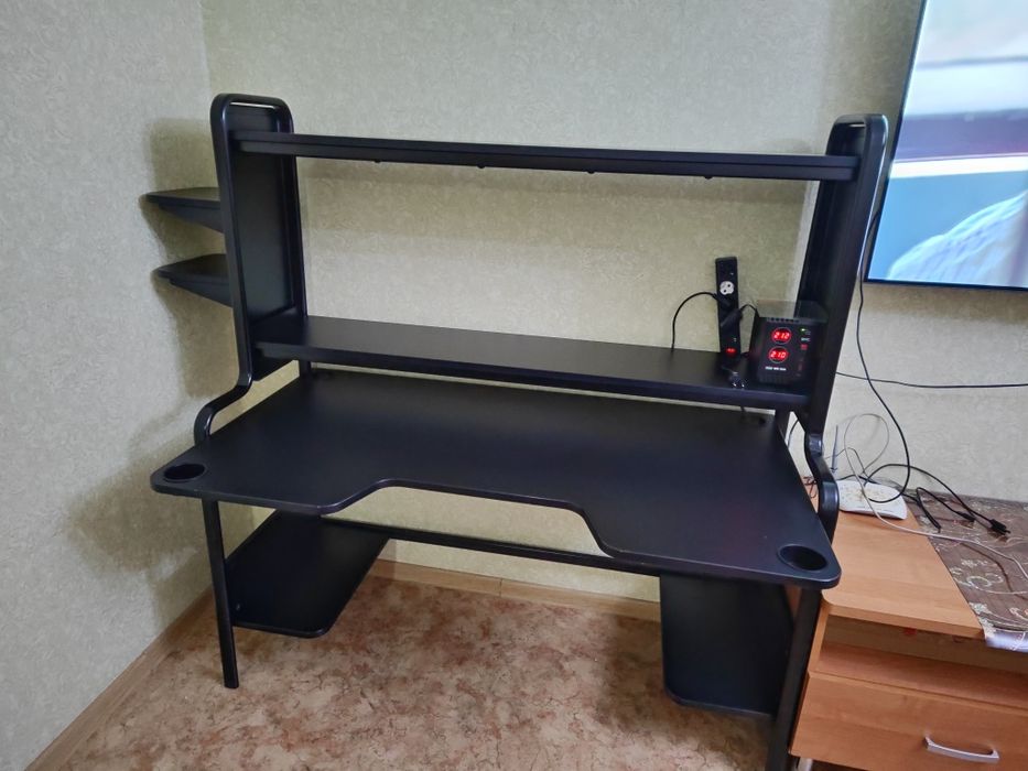 Продается компьютерный стол