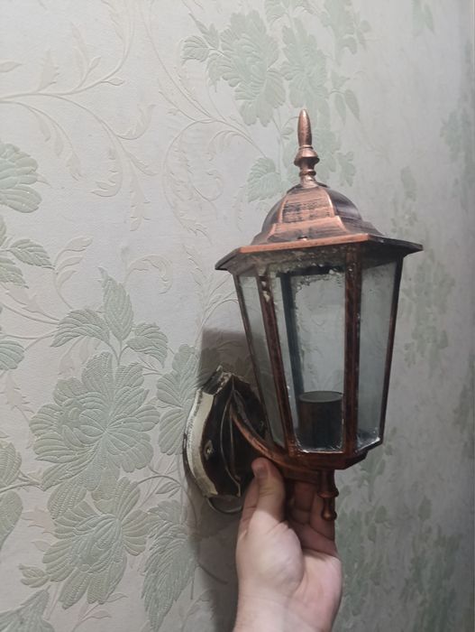 Продаеться светильник для фасада