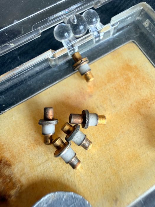 Vand piese electronice noi si second-hand