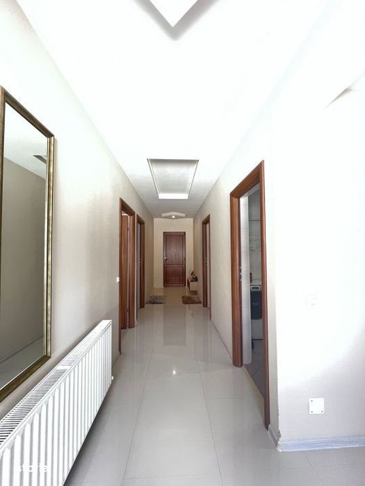 Vila Superba pentru 2 familii /9 Camere /Curte 721