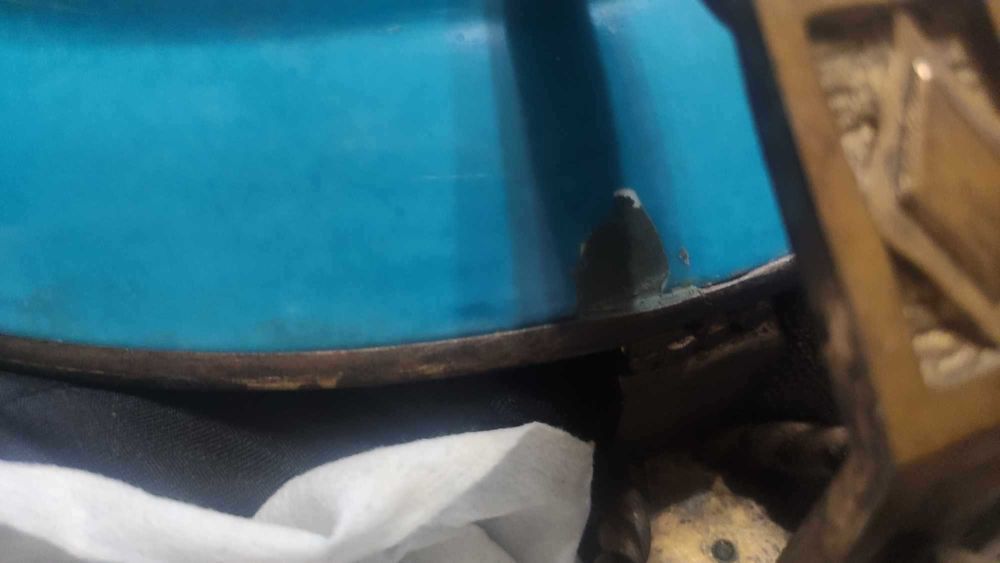 Порцеланова съд Sevres с бронзова рамка в стил Луи ХVI