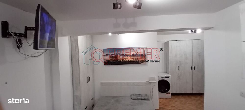 Metrou Eroii Revoluției  - Garsonieră