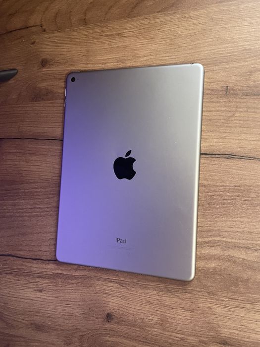 Apple iPad Air таблет