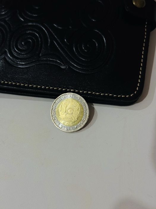 Продам монету 200тг 80лет победы