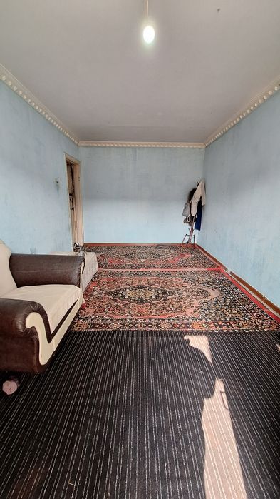 Ахунбабайский массив за канал 1 хона