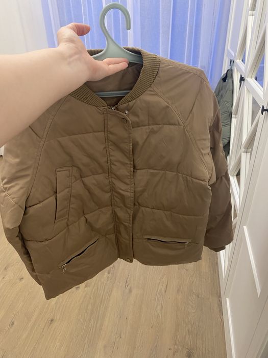 Продам куртка Весна