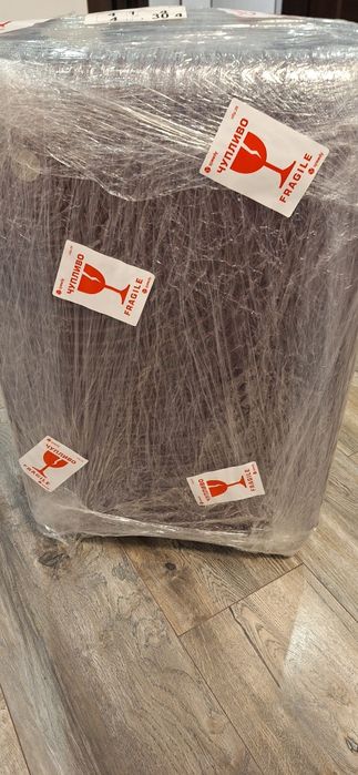 Червен пластмасов