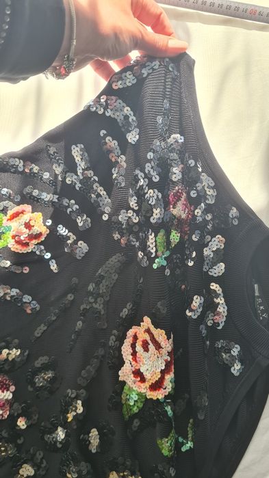 Top elegant cu paiete marimea M