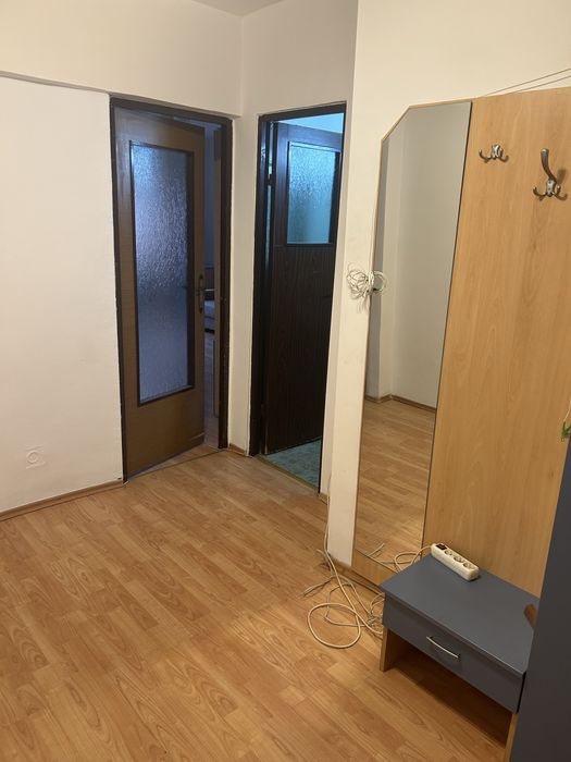 Inchiriez apartament  1 canera pe str Titulescu nr 10