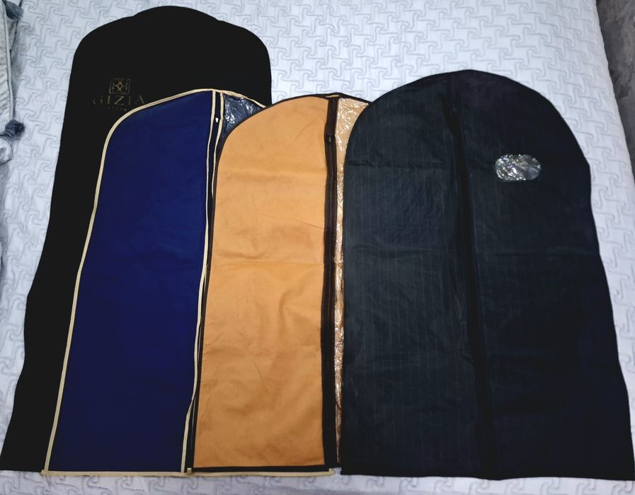 Продаются чехлы для одежды с замком,отличного  качества. Новые.