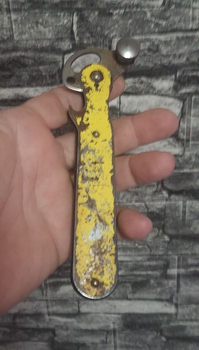 Desfacator vechi de sticle si conserve