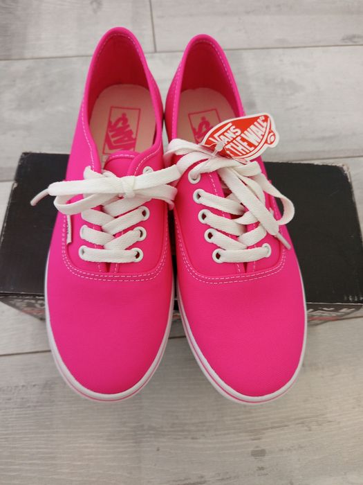 Нови кецове Vans