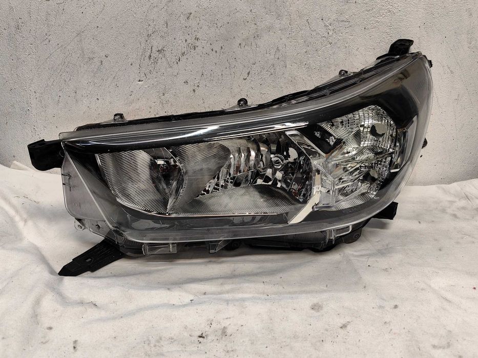 Оригинален фар Тойота  Toyota Hilux 2018