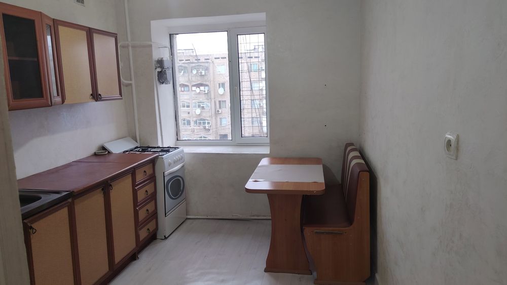 Үш бөлмелі пәтер сатылады.